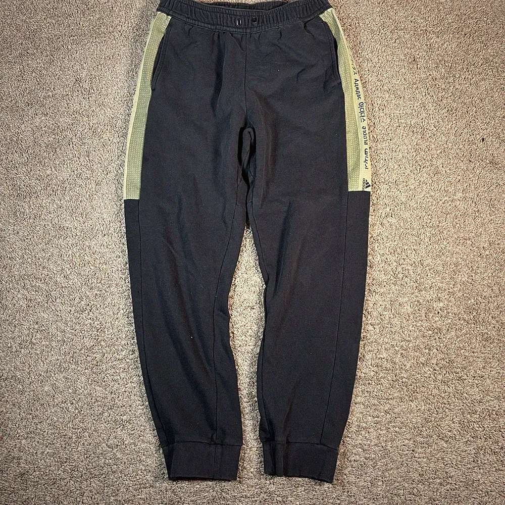 Adidas MUST HAVES Track Pants Men’s Large Black Tapered FL4034 Zipper Logo