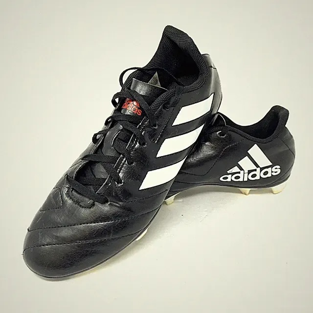 Adidas PBB698007 Size 9 Men Soccer Cleats Pre Owned