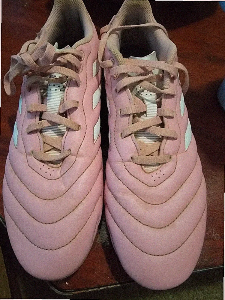 Adidas Pink Soccer Cleats Size 8 1/2 women soccer youth sports pick up game shoe