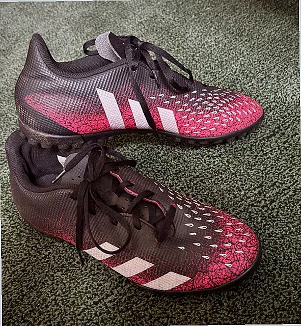 Adidas Preator Freak .4 Turf Indoor Soccer Cleats ~ Black & Pink ~ Men’s SZ 10.5