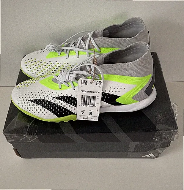 Adidas Predator Accuracy.1 TF Soccer Cleats Shoes GZ0009 Men’s Size 7, Women’s 8