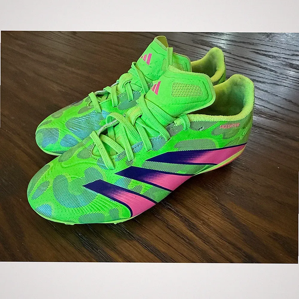 Adidas Predator Accuracy.3 Soccer Cleats Kids 5 Green Pink Excellent Firm Ground