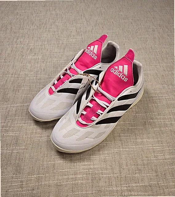 Adidas Predator Accuracy.3 Soccer Turf Shoes Mens 6, Womens 7.5 White Black Pink