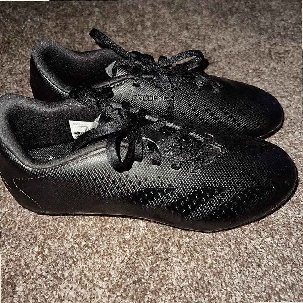 Adidas Predator Accuracy.4 Turf Soccer Cleats Low Molded Studs Youth Size 4.5