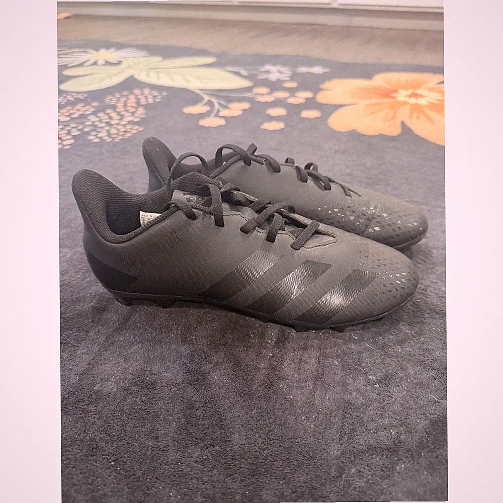 Adidas Predator Black Soccer Cleats Mens 6 EF1932 Low Top Firm Ground Shoes