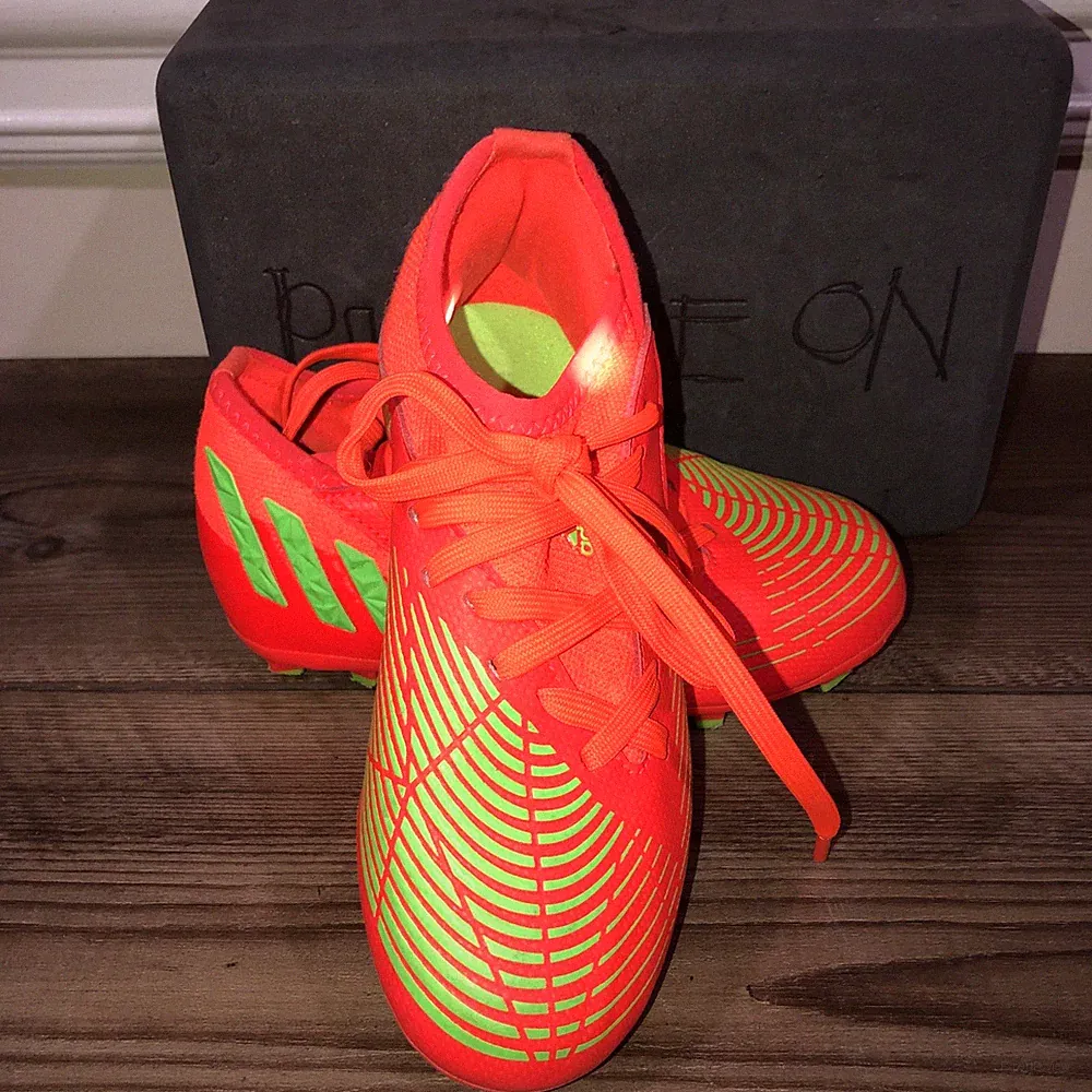 Adidas predator edge .3 kids soccer cleats size 11 K orange￼
