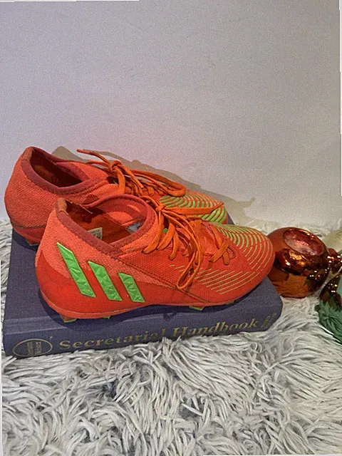 ADIDAS PREDATOR FUTBALL SOCCER CLEATS YOUTH BOYS SHOES size 2.5 M ORANGE/ Green
