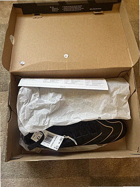 Adidas Predator League FT Men’s Cleats Black And Gold Size 11
