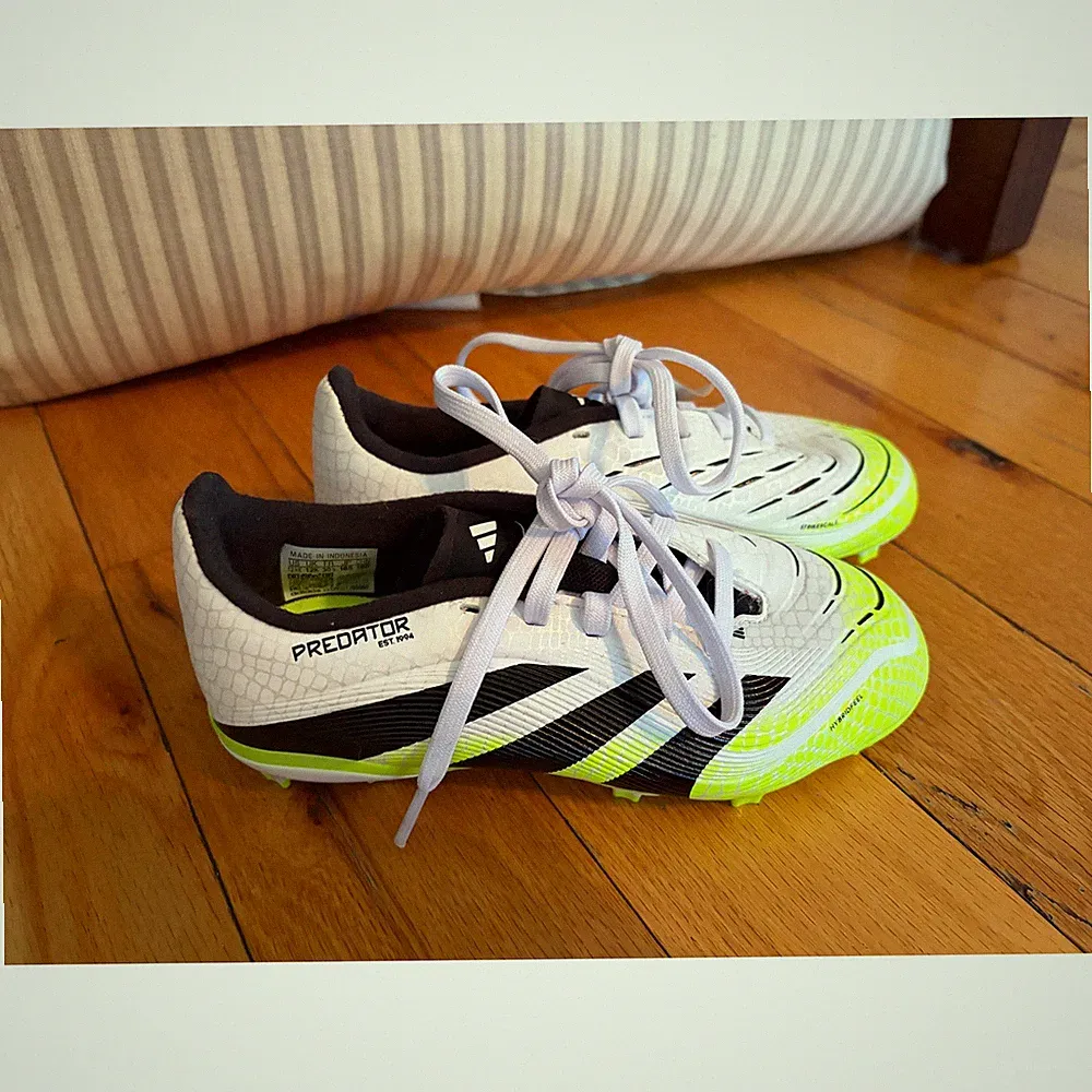 adidas Predator League Soccer/Football Cleats Kids Size 12.5K New