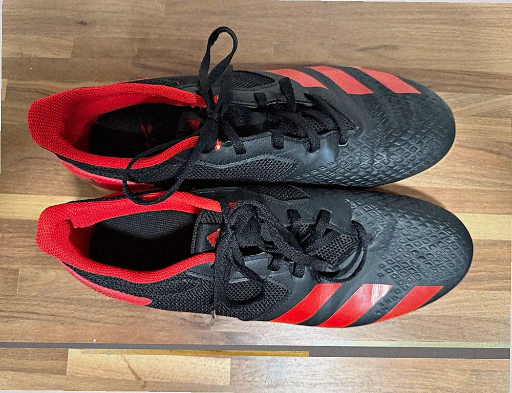 adidas Predator Men’s Indoor Soccer Shoes Black/Red Lace-Up Low Top Rubber