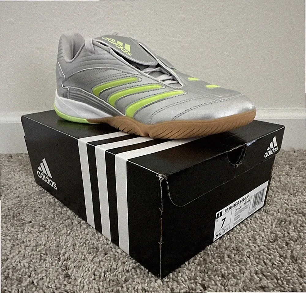 adidas Predator Sala Low Top Indoor Soccer Shoes Silver/Green size 7 woman’s
