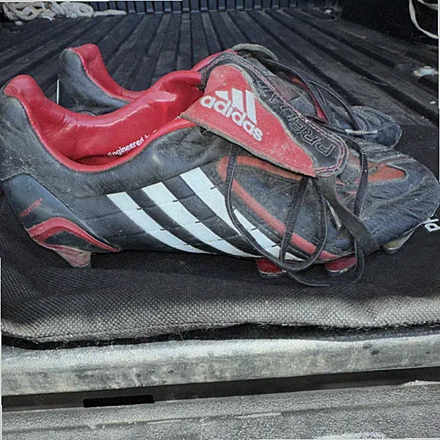 adidas Predator Soccer Cleats Black Red White Metal Studs Leather w/ Bag