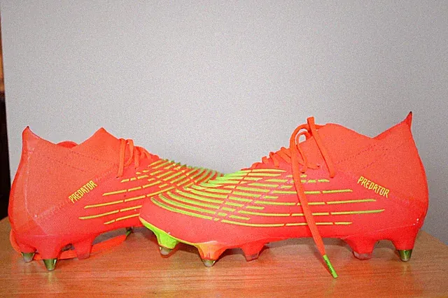 Adidas Predator soft ground cleats 6.5 mens: Excellent condition