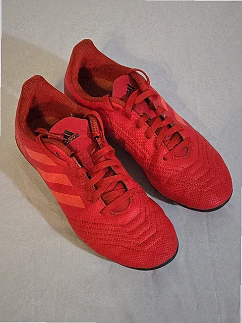 adidas predator youth soccer cleat- size 3.5 Red Good Condition