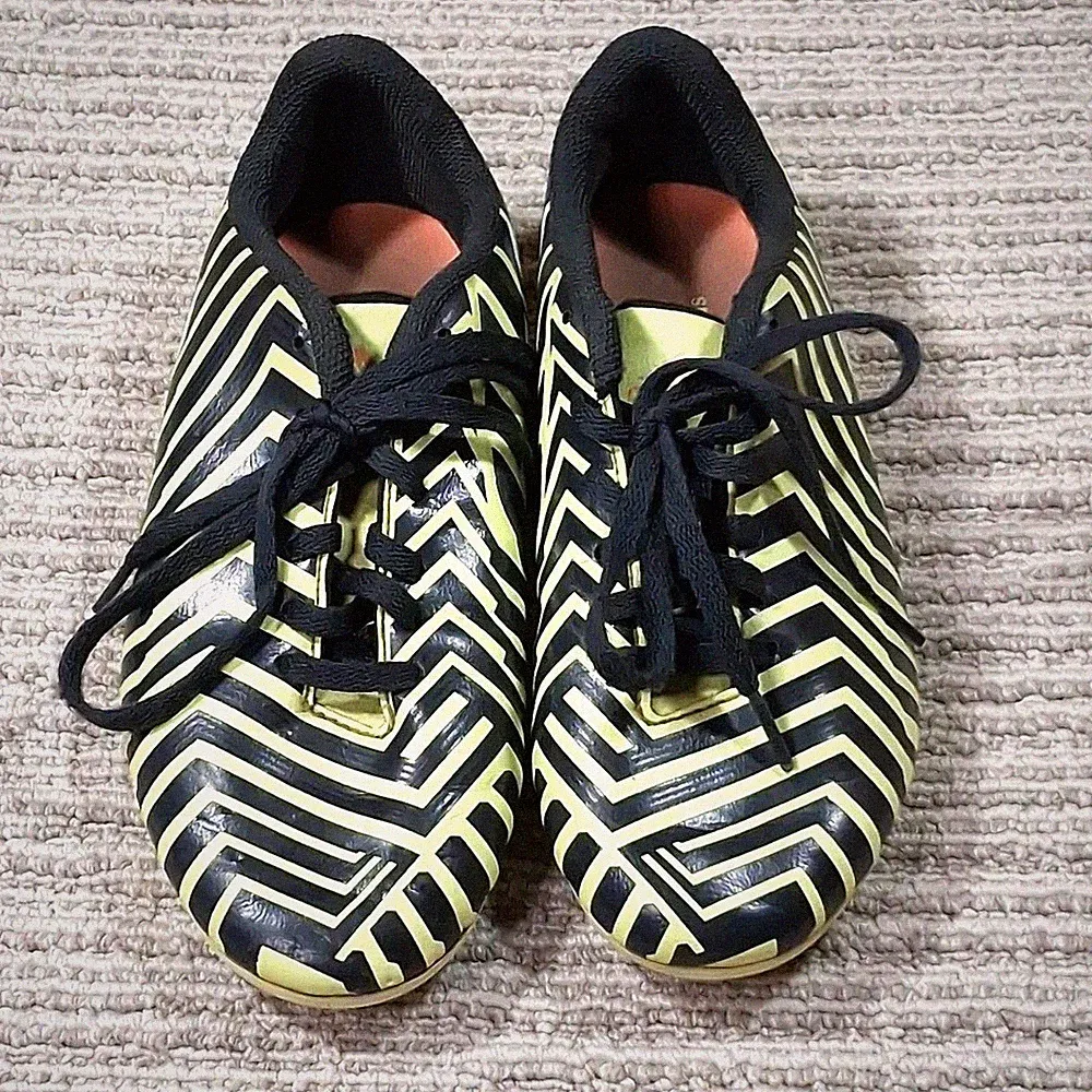 Adidas Predito Instinct FG Youth Soccer Cleats Shoes Size 3.5Y Black Yellow