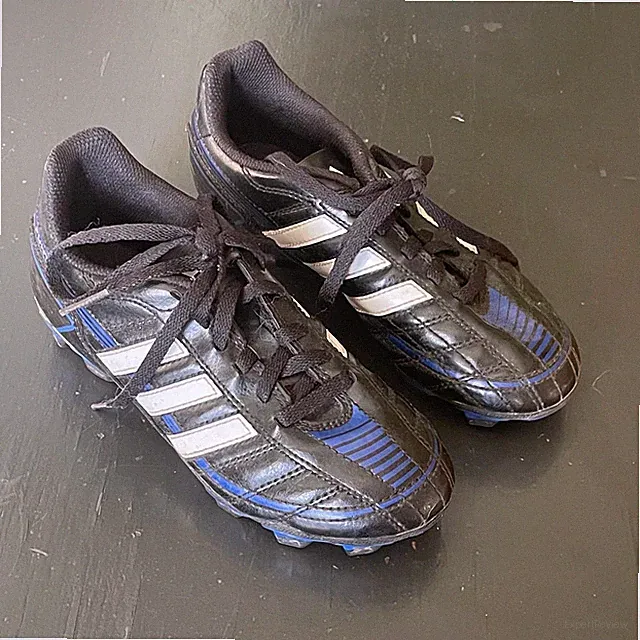 Adidas Puntero Boys Soccer Shoes Black Turf Cleats size 1 1/2 size 1.5 Boys