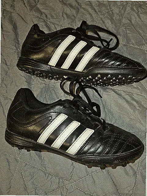 Adidas Questra TRX TF Kids Turf Soccer cleats Black White Size 1 G17355 Unisex