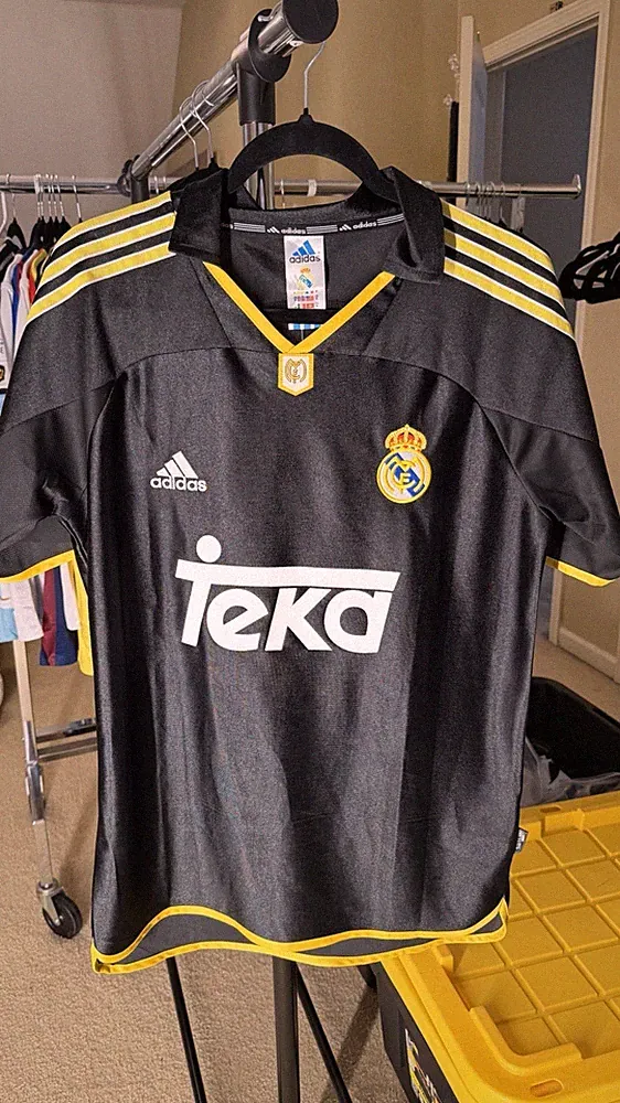gold soccer jersey