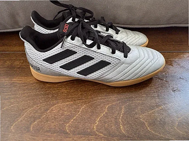Adidas Sala Predator Indoor Cleats - Size 4.5Y