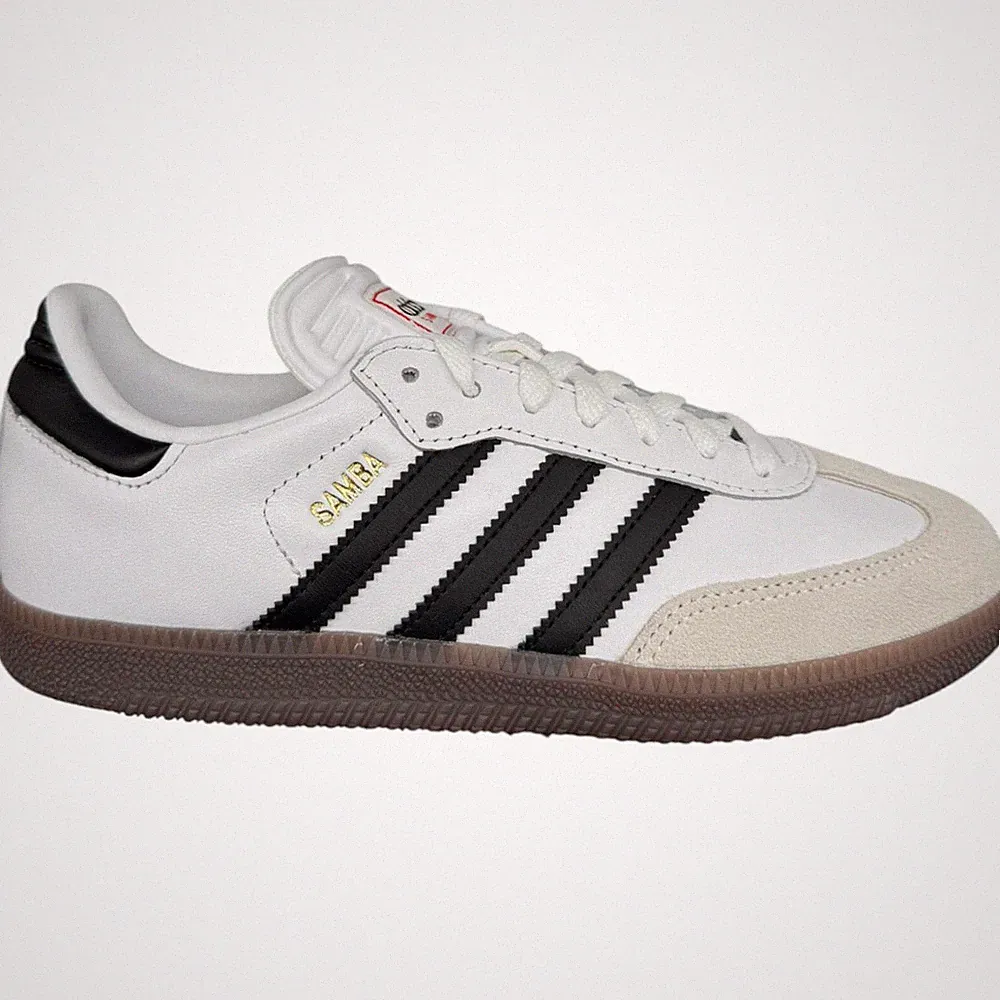 casual indoor soccer shoes