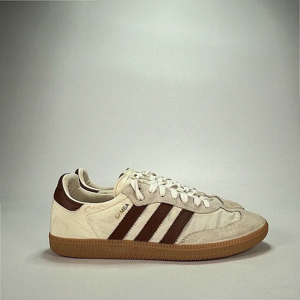 casual indoor soccer shoes