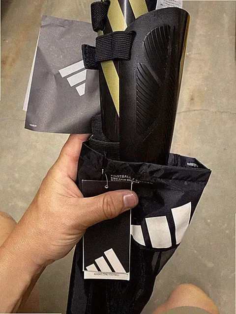 Adidas Shin Guards YOUTH MEDIUM - black and gold