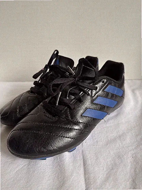 Adidas Size 4 Soccer Cleats Used In Great Condition￼
