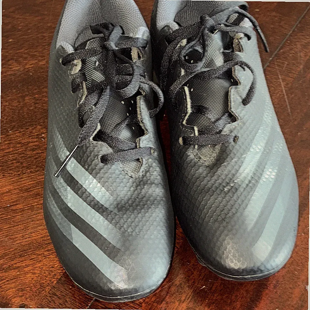 Adidas Soccer Cleats For Boys Size 7.5 Color Black And Gray .in Good Conditions.