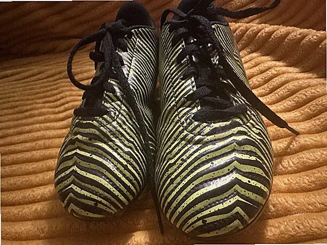 Adidas Soccer Cleats Lace-Up Low Top Striped Size 4 Taquiero FG