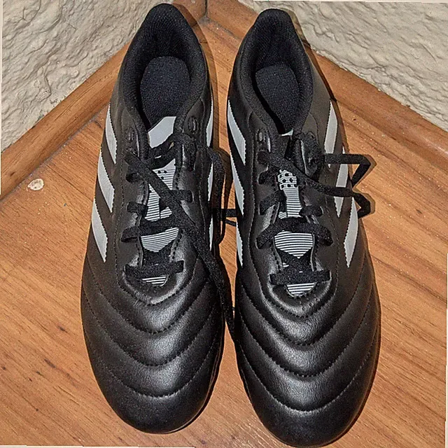 Adidas soccer cleats men size 8.5 NEW