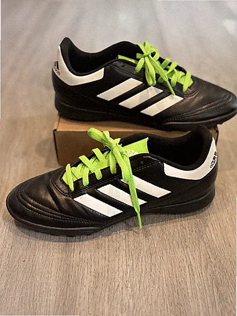 ADIDAS SOCCER CLEATS NEON GREEN & BLACK Male/female size 5 1/2
