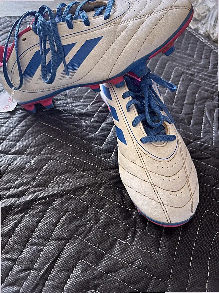 adidas soccer cleats size 7 womens