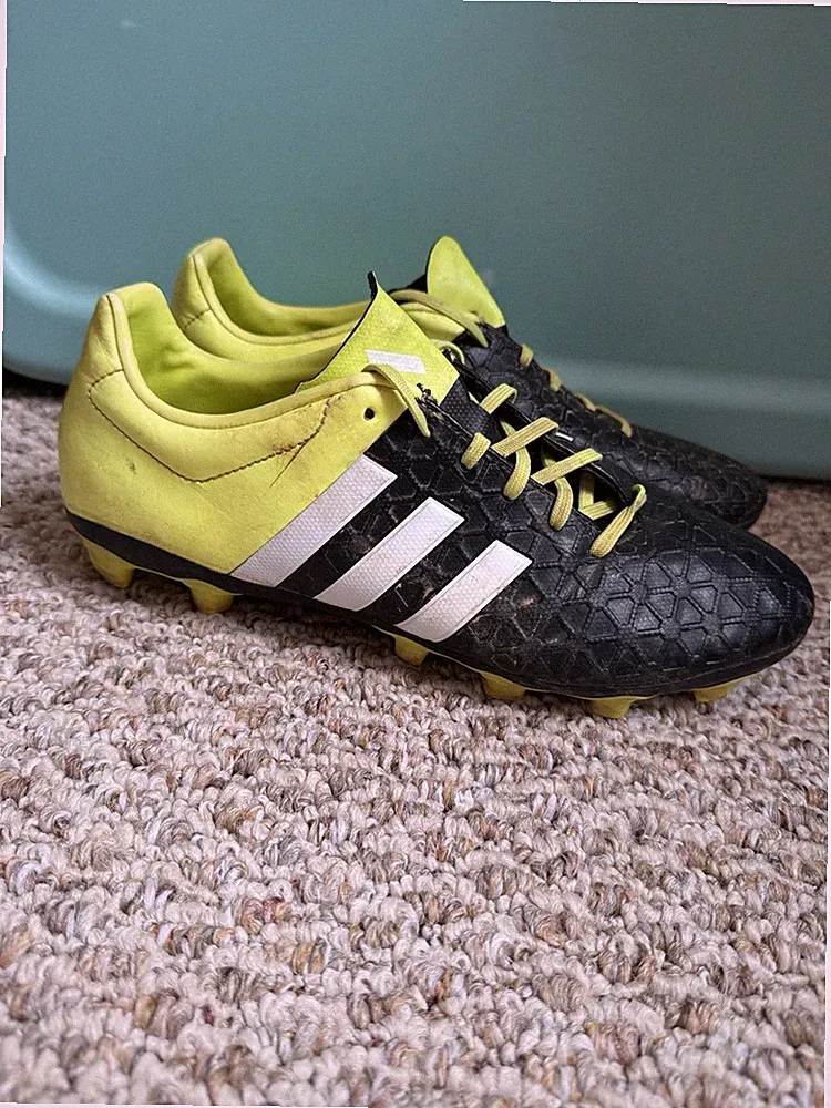 Adidas soccer cleats size 8.5