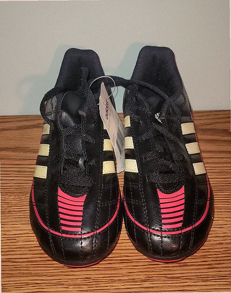 adidas soccer cleats spikes size 13.5k