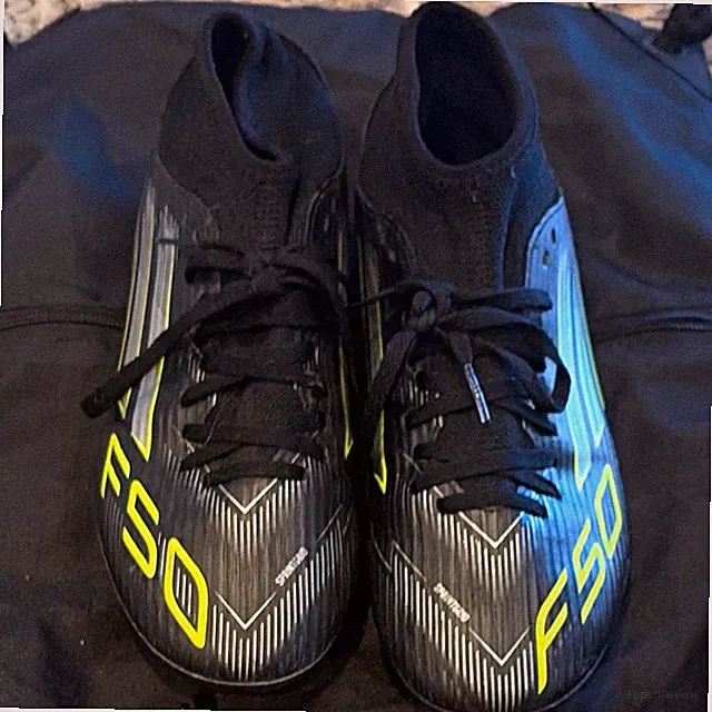 Adidas Soccer Cleats with Shin Guards Small Black/White Unisex size 7 with Bag