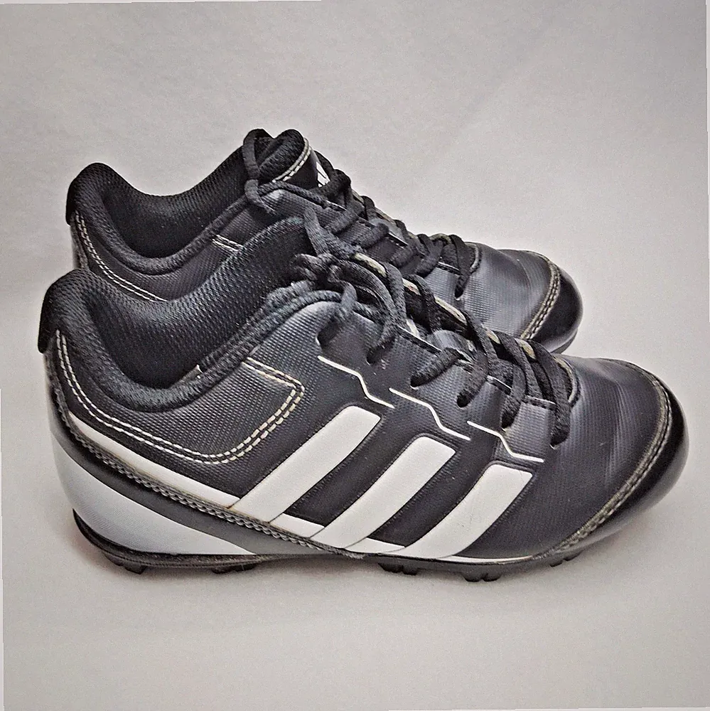 Adidas SOCCER SHOES CLEATS boys youth US size 1, UK 13.5 black white pre-owned