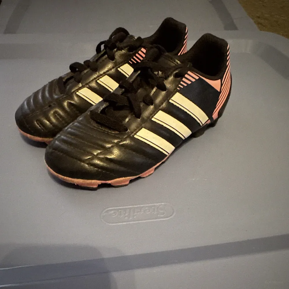 adidas Soccer Shoes Girls Size 12.5y