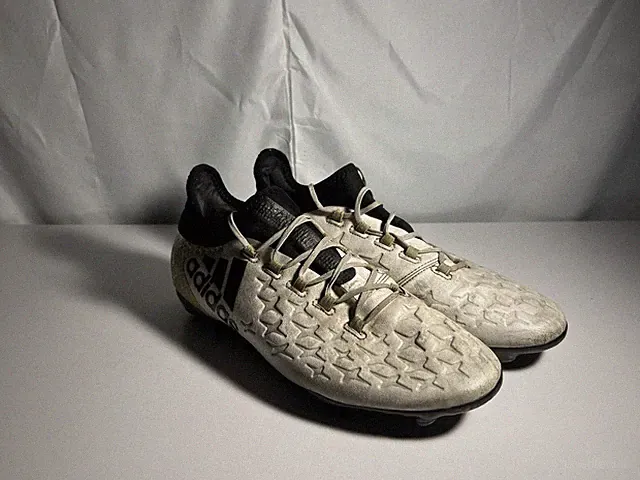 adidas Techfit x Men’s Soccer Cleats White & Gold - Size 9