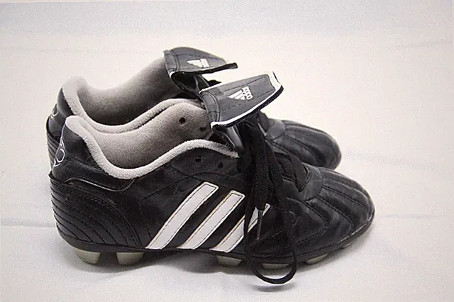 ADIDAS TraXion Trx Soccer Cleats Shoes Boys Size 1.5 Black Leather 749822
