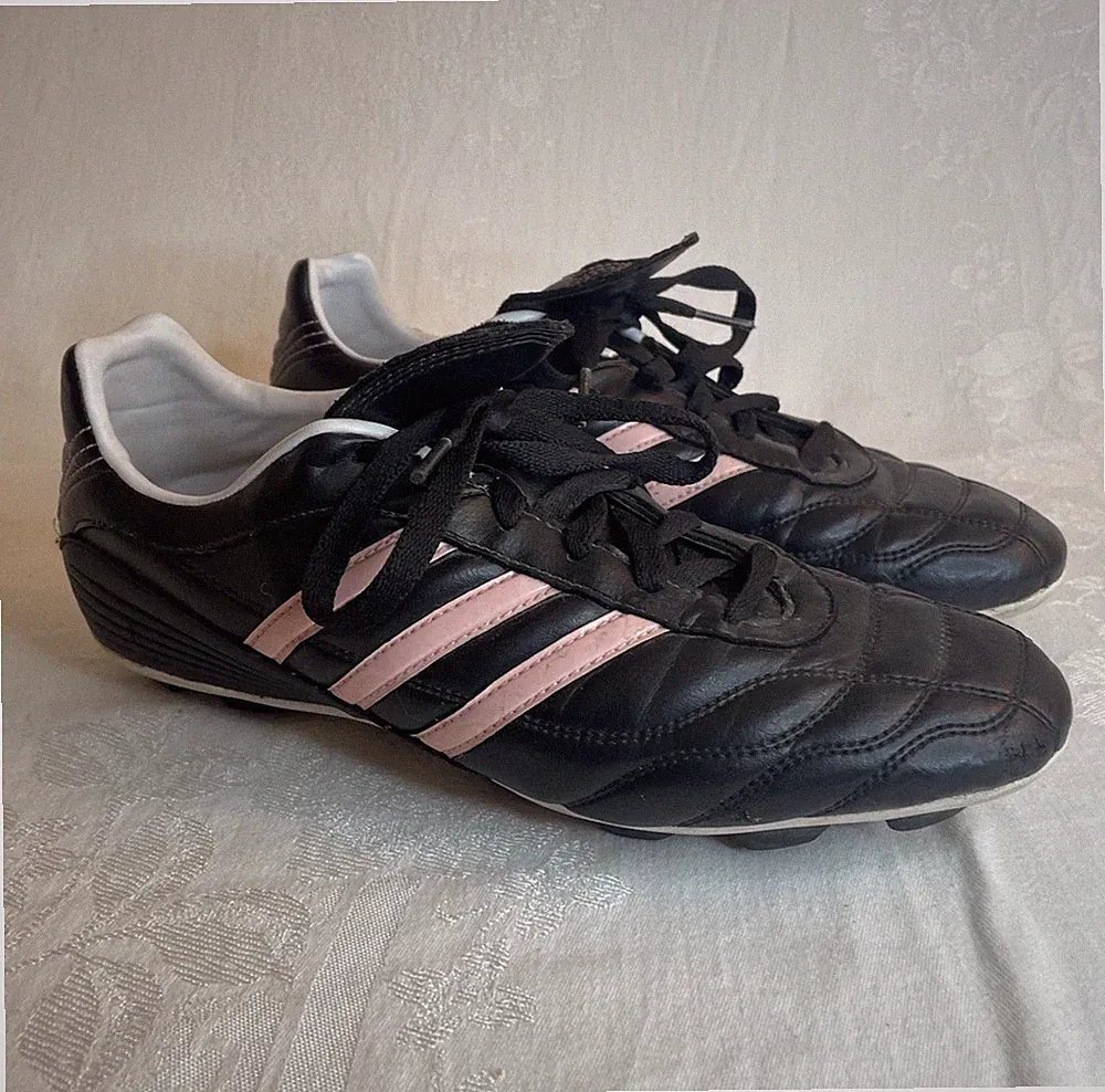 Adidas Traxion Womens Soccer Cleats Size 9 Pink Stripes 2007 Tongue Flaps