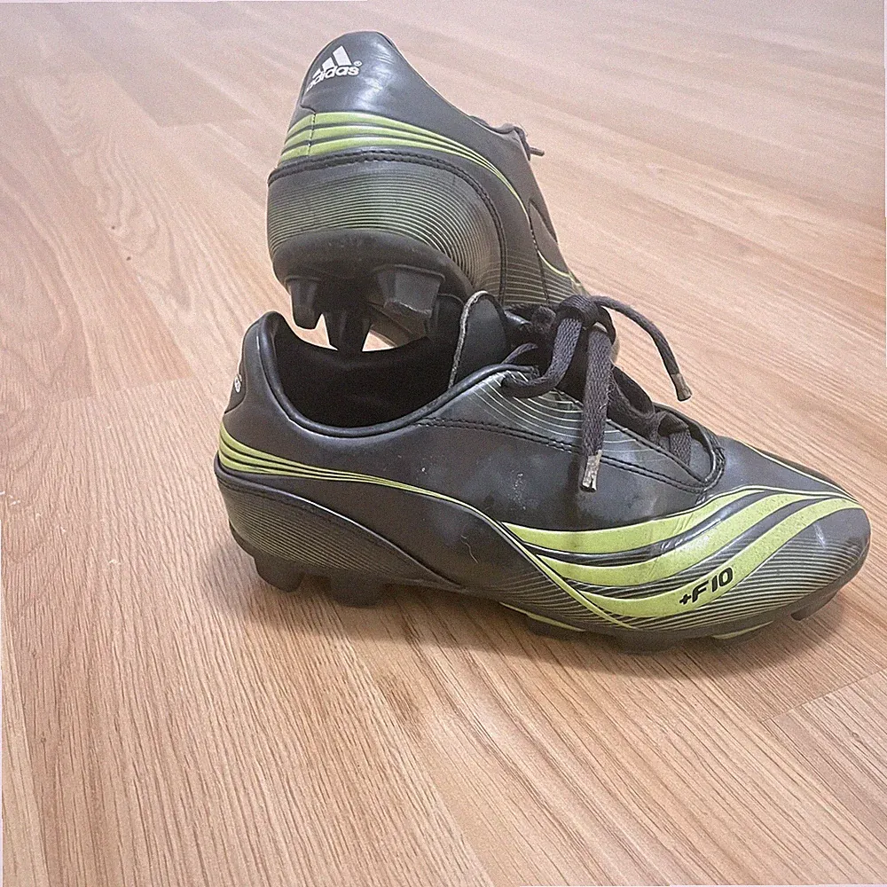 Adidas Unisex Soccer Cleats F10 Kids Shoes Size 1 1/2 Grey/ Lime