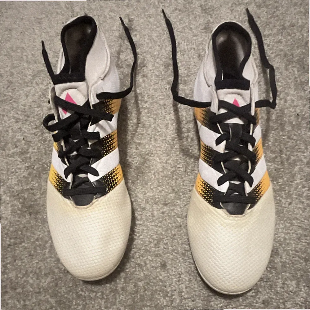 adidas White Soccer Cleats Size 8 Gold Black Accents Pink Logo