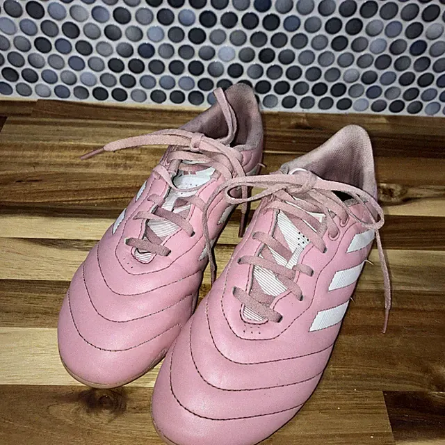 adidas Women’s Pink White Soccer Cleats Plastic Lace Up AGW6164 Low Top
