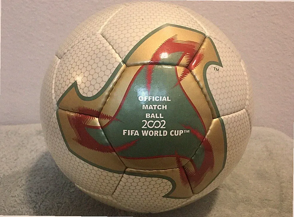 Adidas World Cup 2002 Korea & Japan Fevernova Match Soccer ball Size 5 Ronaldo
