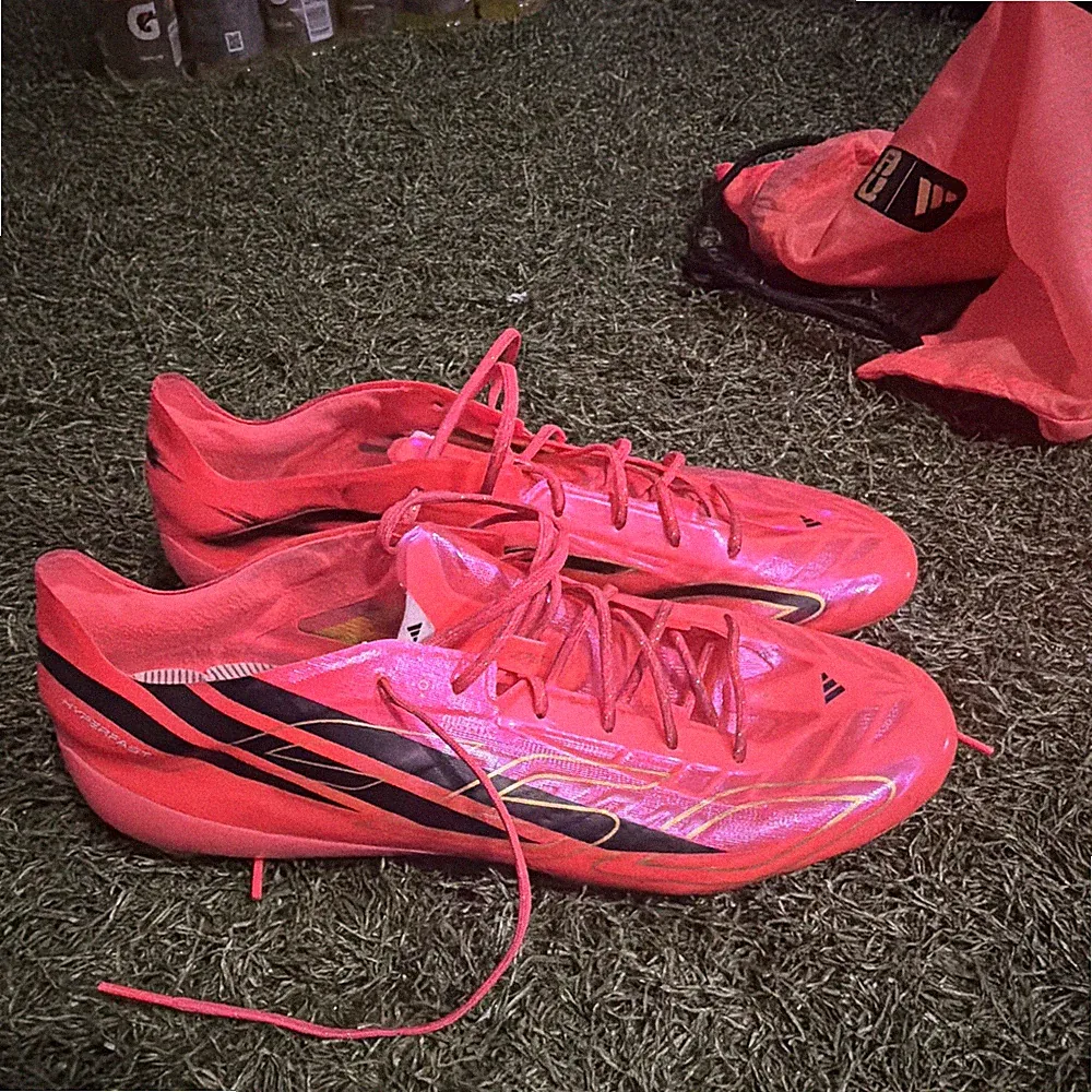 adidas X Crazyfast Pink Low Top Lace-Up Lightweight Soccer Cleats + FIFA Bag