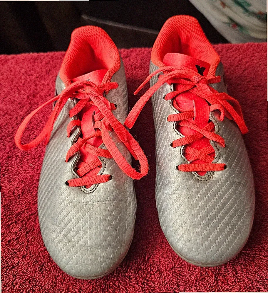 Adidas Youth Boys Size 1 Soccer Cleats Orange and Silver