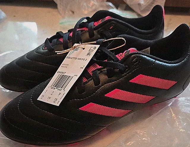 ADIDAS YOUTH GOLETTO VIII PINK AND BLACK SIZE 5.5 Womens 7 soccer cleats