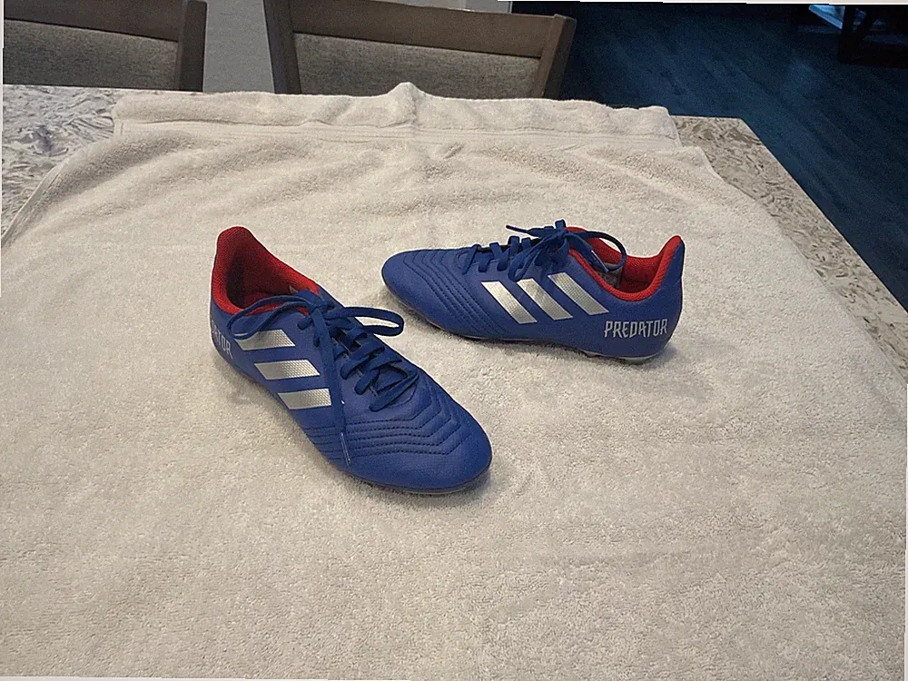 ADIDAS YOUTH PREDATOR SOCCER TURF CLEATS SZ. 4