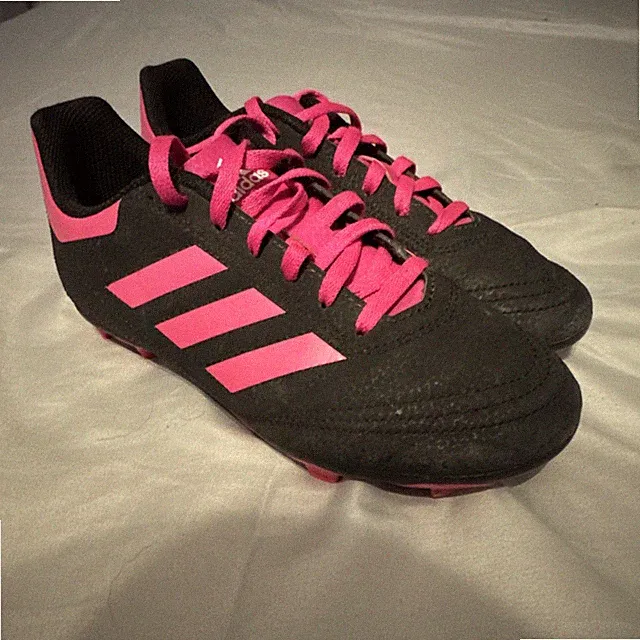 adidas Youth Soccer Cleats size 3.5 Footwear