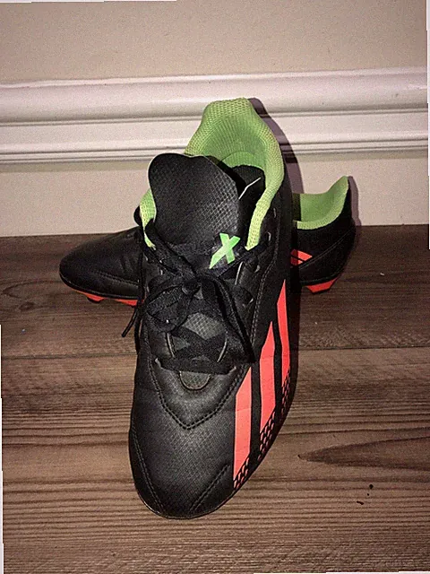 Adidas youth soccer cleats, size 4.5, Black￼